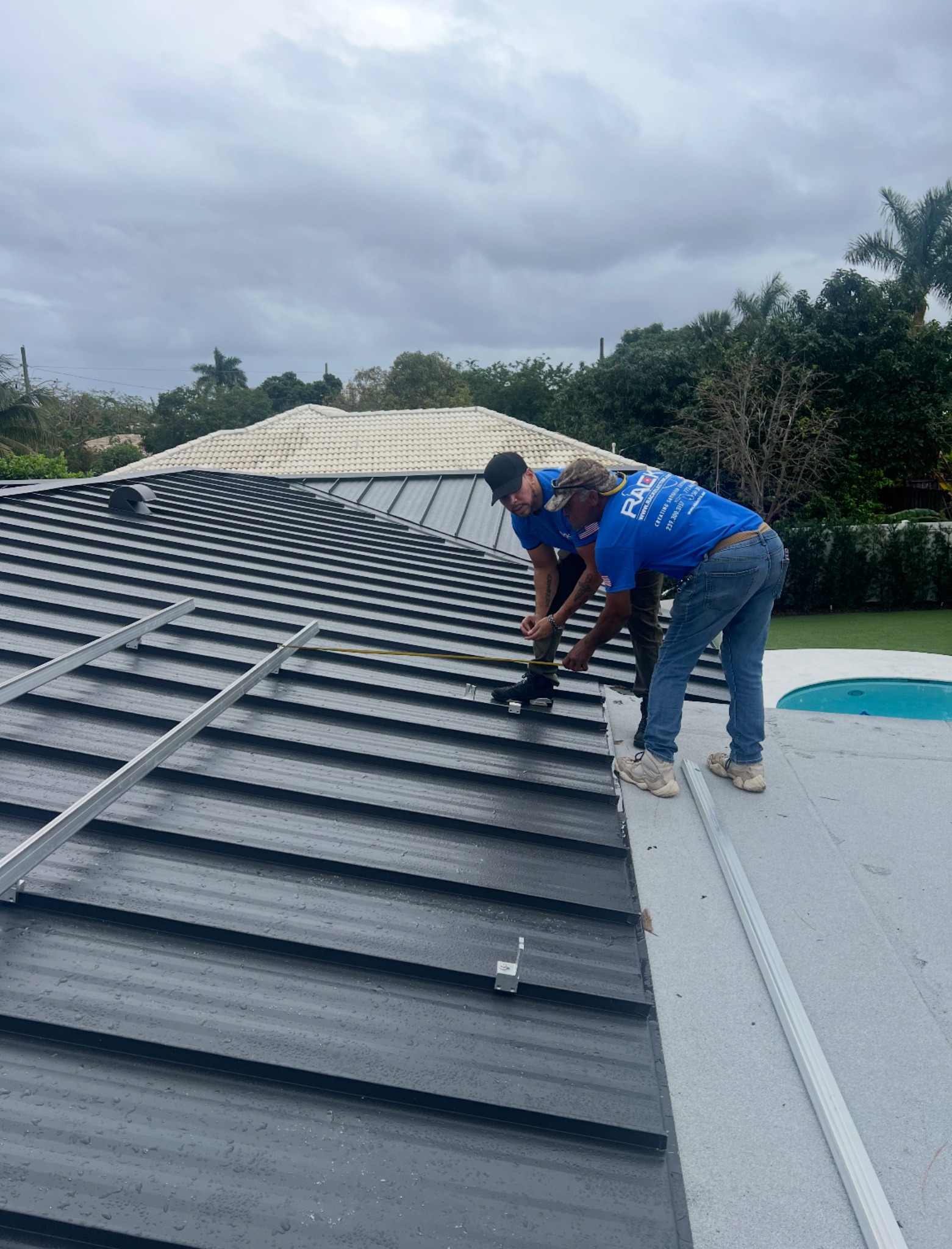 Solar array spacing and alignment on sloped roof